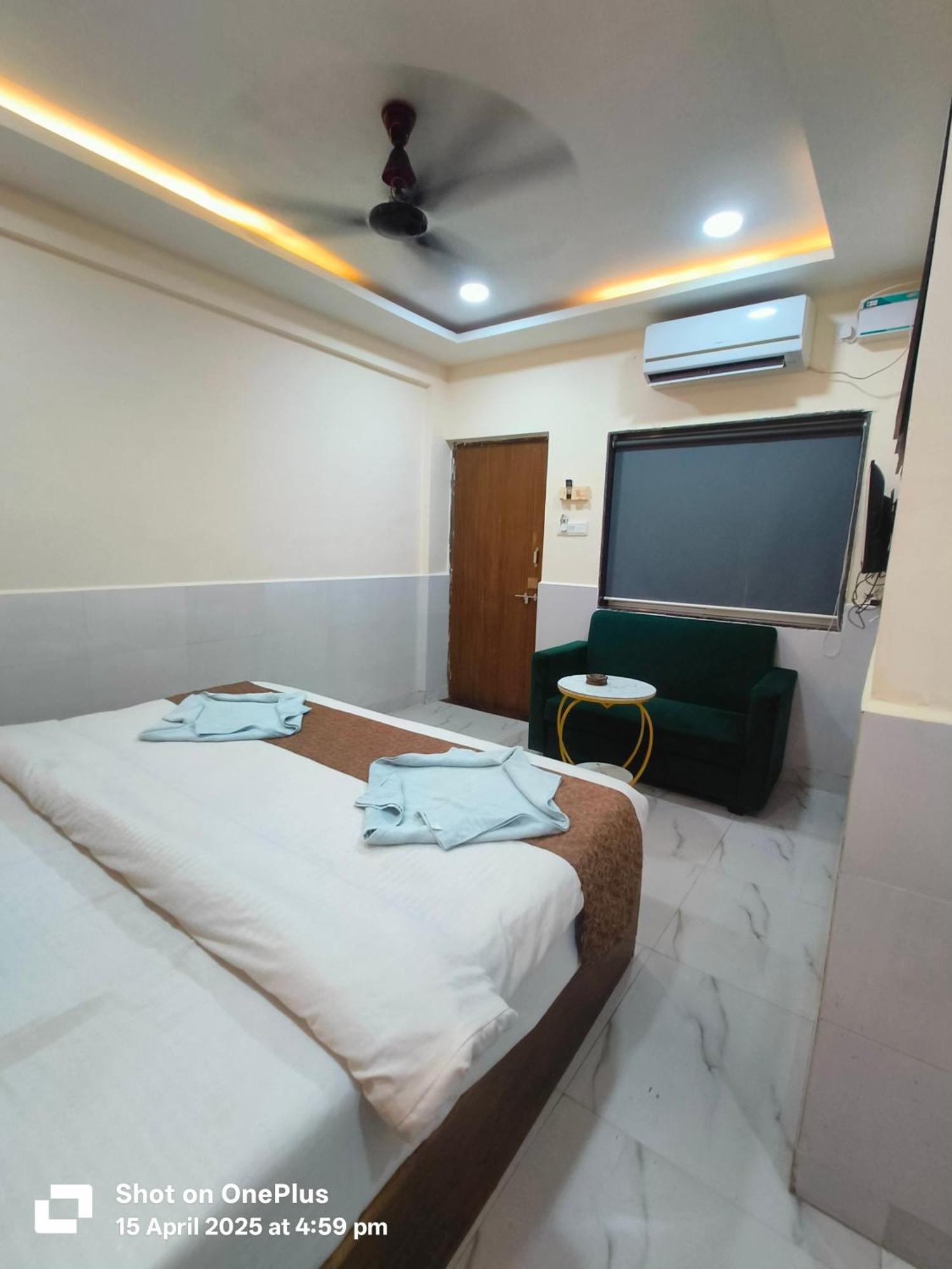 Hotel Small Daddy Plus Калангут Екстер'єр фото