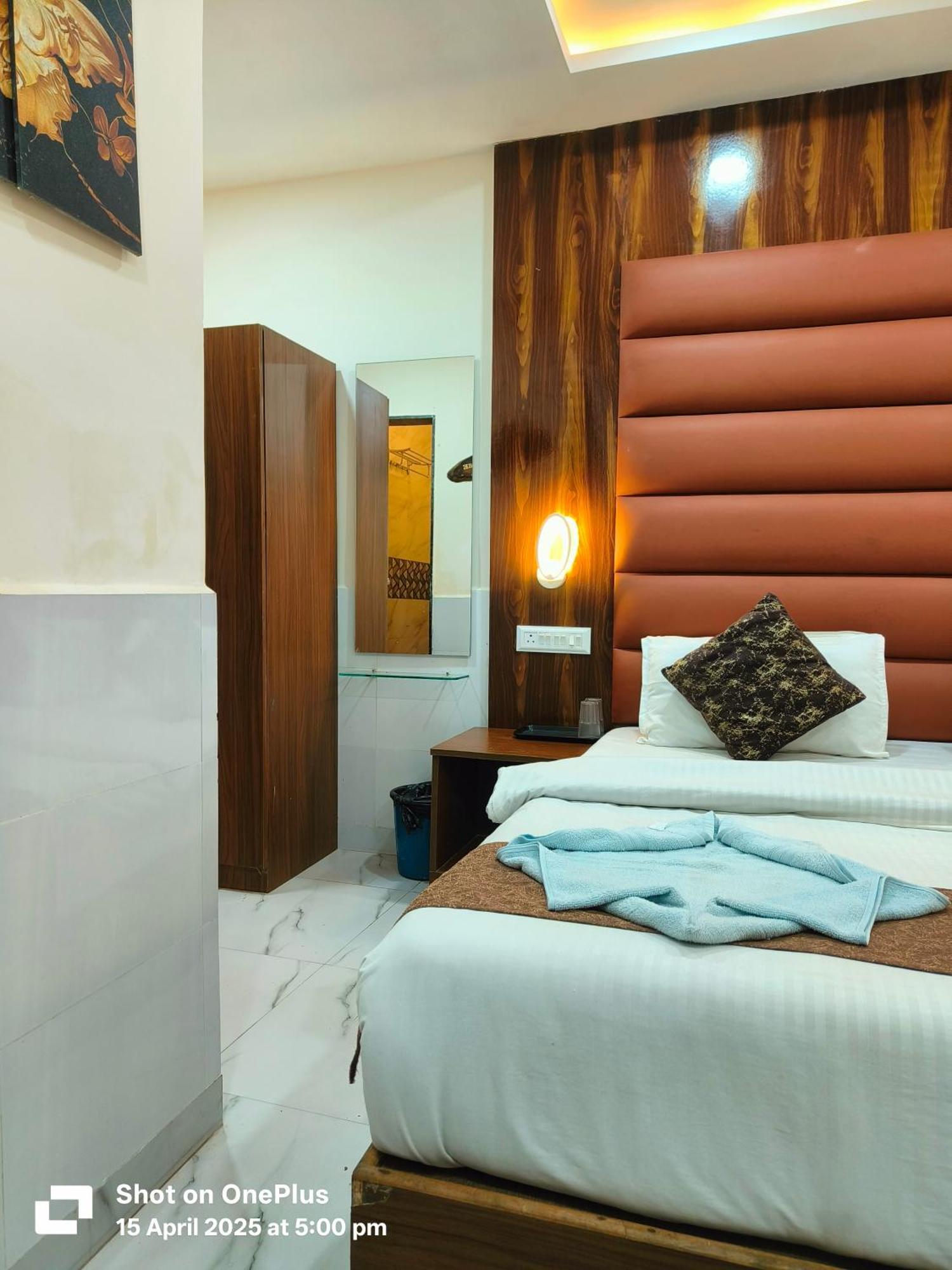 Hotel Small Daddy Plus Калангут Екстер'єр фото