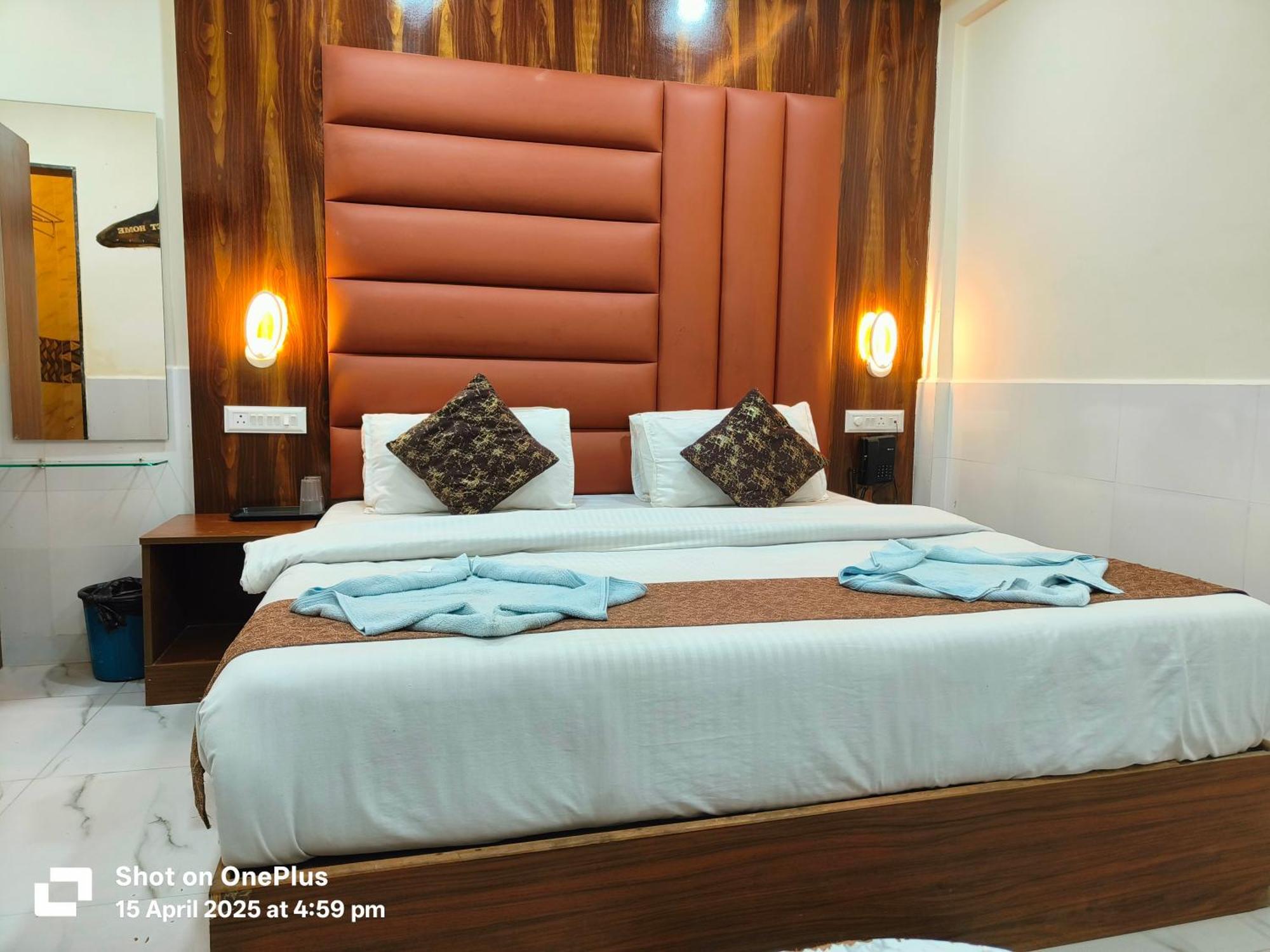 Hotel Small Daddy Plus Калангут Екстер'єр фото
