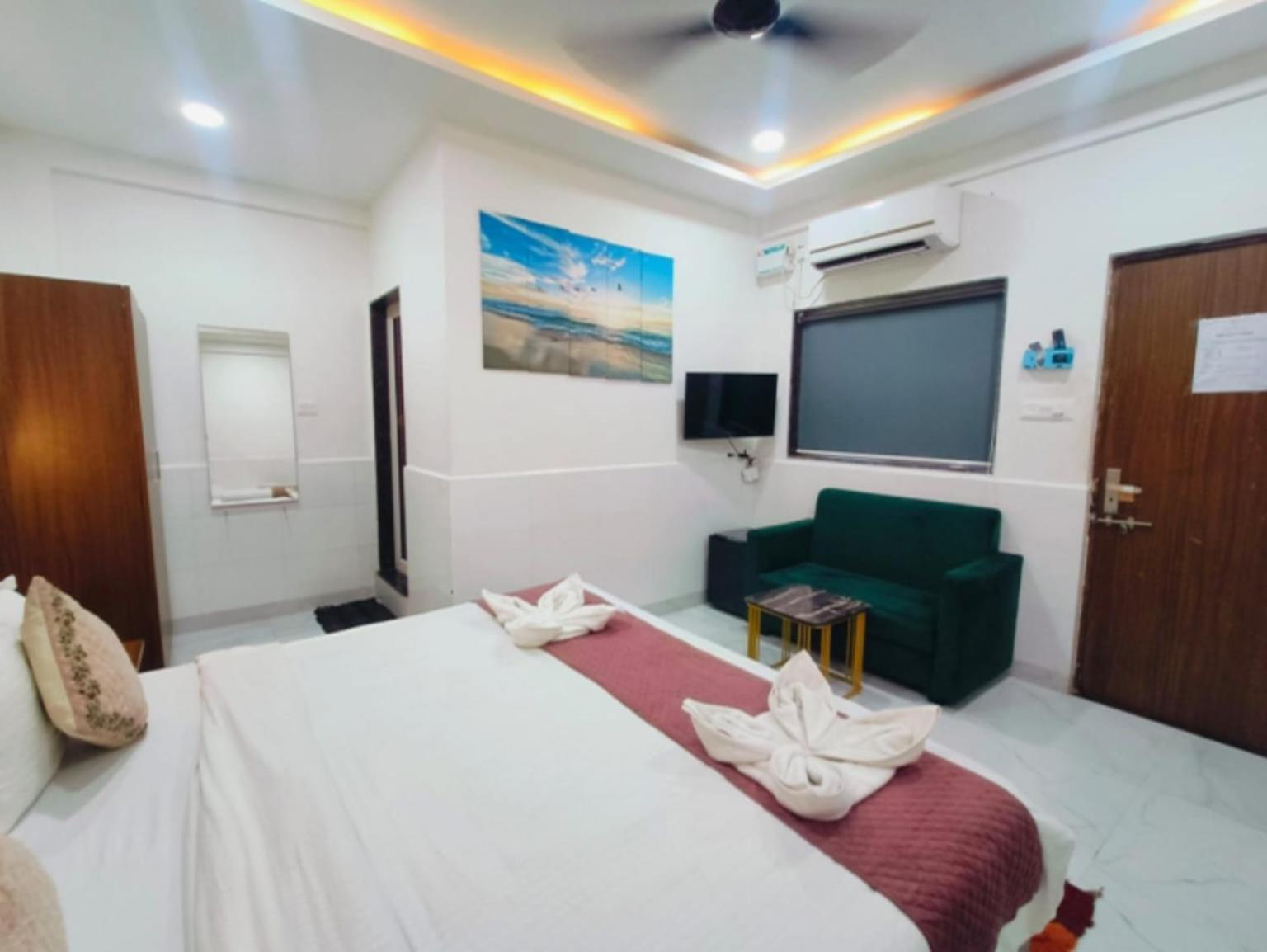 Hotel Small Daddy Plus Калангут Екстер'єр фото