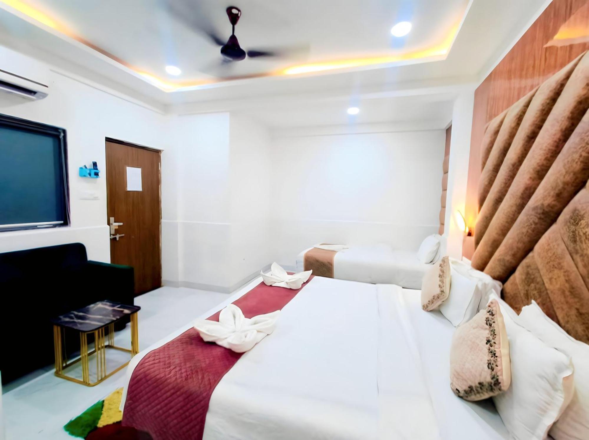 Hotel Small Daddy Plus Калангут Екстер'єр фото